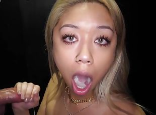 asiatique, énorme-bite, interracial, branlette, fellation-profonde, trou-de-la-gloire, blonde