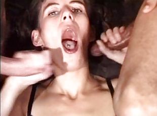 amateur, ejaculation-sur-le-corps, hardcore, branlette, trio, double, petite-amie, sur-le-visage, ejaculation, percé