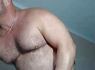 Musclebear jerk off