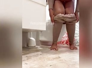 pisser, amateur, ébène, ados, point-de-vue, toilette, fétiche, solo, tatouage