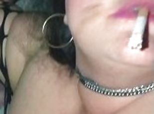 estilo-cão, amador, chupanços, casal, bbw, puta-slut, pov, fetiche, fumando, morena