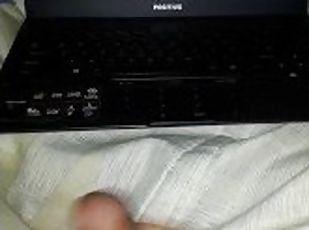 Masturbando assistindo porno parte 2