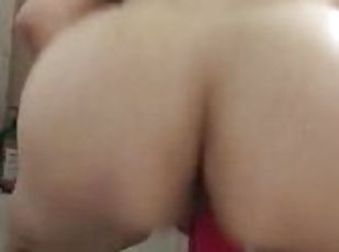 bad, masturbation, orgasm, amatör, leksak, sprut, dildo, fångad, ensam, tatuering