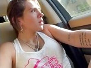 masturbation, mamelons, public, chatte-pussy, doigtage, percé, attrapée, brunette, tatouage