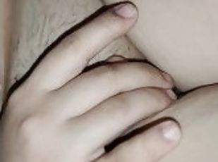 HORNY PINAY MASTURBATING