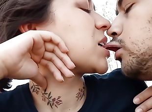 al-aire-libre, amateur, adolescente, paja, pareja, primera-persona, tatuaje