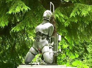 orgasme, en-plein-air, jouet, bdsm, fétiche, bondage, brunette, tatouage