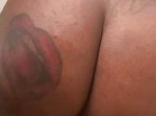 culo, tetas-grandes, masturbación, coño-pussy, mamada, chorro-de-corrida, negra-ebony, paja, tatuaje, polla