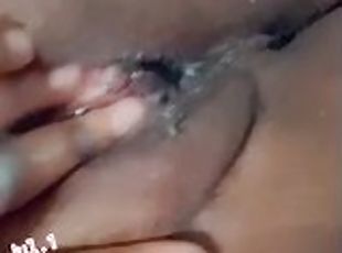 masturbación, orgasmo, coño-pussy, amateur, negra-ebony, madurita-caliente, regordeta, con-piercings, a-solas