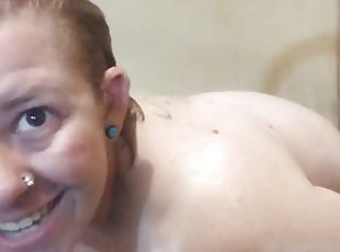 Big Tittie MILF enjoys bathtime