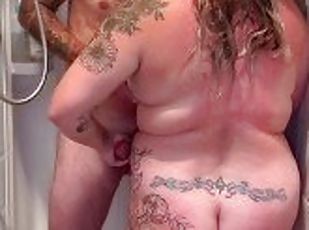 traseiros, banhos, masturbação, amador, pénis-grande, mulher-madura, casal, bbw, chuveiro, tatuagem