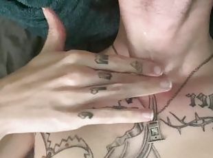 masturbation, amateur, ejaculation-sur-le-corps, énorme-bite, gay, secousses, ejaculation, solo, musclé, tatouage