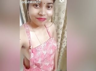 Today Exclusive -desi Riya Bhabhi Shows Her Boobs