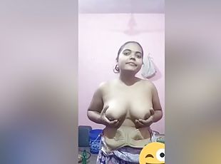 Today Exclusive- Cute Desi Girl Showing Her Boobs