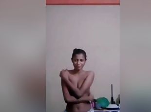 Cute Lankan Girl Shows Her Boobs