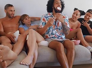 gros-nichons, en-plein-air, énorme-bite, interracial, sexe-de-groupe