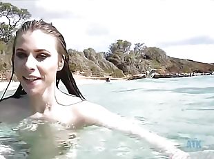 bagno, urina, amatoriali, spiaggia, pov, doccia, vulve-rasate, brunette, tettine