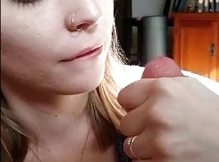 amatør, cumshot, hardcore, handjob, svelging, blond, tattoo