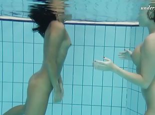 baignade, gros-nichons, public, russe, babes, lesbienne, piscine, fétiche, douche, bikini