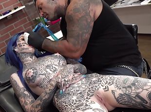 Australian beauty Amber Luke gets a new nose tattoo