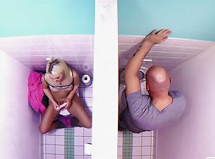 baignade, public, chatte-pussy, babes, ejaculation-sur-le-corps, ados, hardcore, pornstar, blonde, toilette