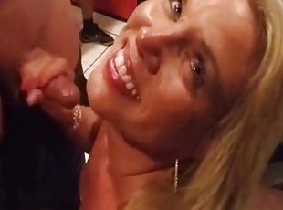 mamuśki, hardcore, walenie-konia, gangbang, pov, blondynka