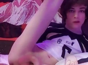 Cute femboy fucks himself until he cums in bed