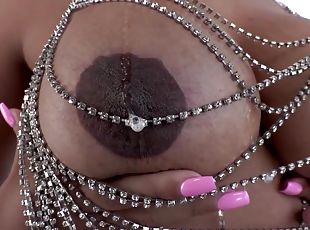 culo, tetas-grandes, cuatro-patas, pezones, anal, mamada, negra-ebony, polla-enorme, corrida-interna, culo-sexy