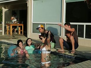 na-rua, festa, hardcore, casal, piscina, biquini, realidade