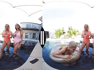 VR rich milfs got time - Vr