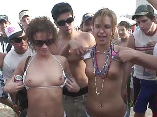 tetas-grandes, al-aire-libre, fiesta, público, hardcore, playa, natural, tetas, bikini, realidad