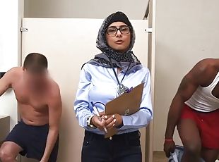 Glamor brunette girlie mia khalifa gets pounded