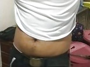 Latino mostrando su cuerpo sexy parte 2