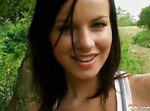 gros-nichons, masturbation, orgasme, en-plein-air, chatte-pussy, jouet, doigtage, gode, brunette, insertion