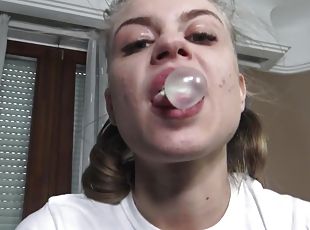 Kinky Fetish Naughty Brat Girl Bubble Gum L Oli Teasing - SoloAustria