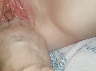 masturbación, orgasmo, meando, squirting, amateur, con-los-dedos