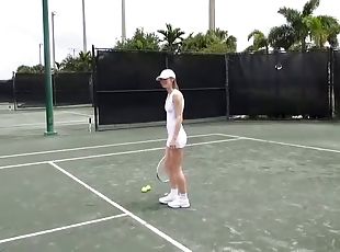 doggy, sport, blowjob, cumshot, pov, kjæreste-girlfriend, blond, piercet, tennis, pikk