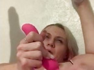 Blonde milf quick cum