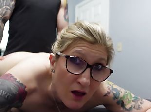 énorme, orgasme, amateur, milf, couple, hirondelle, point-de-vue, sur-le-visage, blonde, tatouage