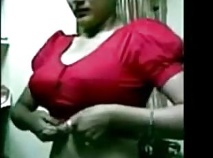 Indian Beautiful Women Showing Boobs!!