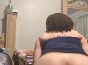 Ebony lightskin throwing that ass