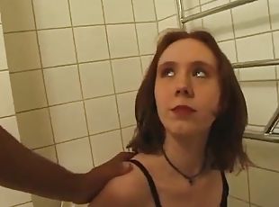 baignade, levrette, chatte-pussy, fellation, ejaculation-sur-le-corps, interracial, hardcore, ejaculation-interne, couple, rousse