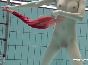 gros-nichons, public, russe, babes, ados, pornstar, petite-amie, horny, blonde, piscine