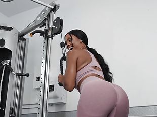 ebony, medzirasové, milfka, hardcore, pornohviezda, trojka, telocvičňa, hotovosť