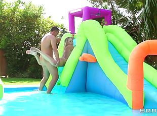 Curvaceous Kagney lets the guy bang her pussy in the rubber pool