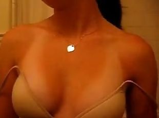 tetas-grandes, masturbación, amateur, babes, casero, natural, webcam, pechugona, a-solas, erótico