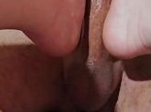 masturbation, amateur, ejaculation-sur-le-corps, pieds, branlette-avec-les-pieds, taquinerie