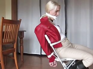 pisser, amateur, bdsm, blonde, fétiche, solo