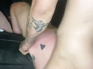 gros-nichons, papa, orgasme, amateur, énorme-bite, milf, salope, méchant, pappounet, tatouage