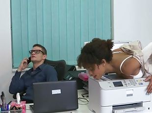 levrette, lunettes, bureau-office, chatte-pussy, secrétaire, fellation, ébène, interracial, hardcore, couple